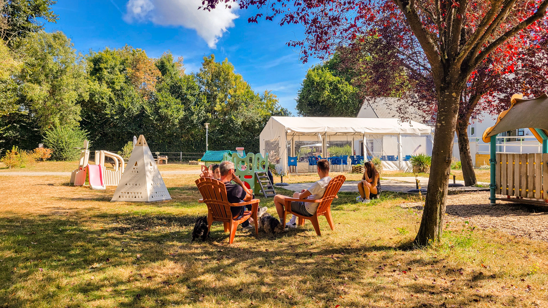 aire extérieur la fritillaire camping