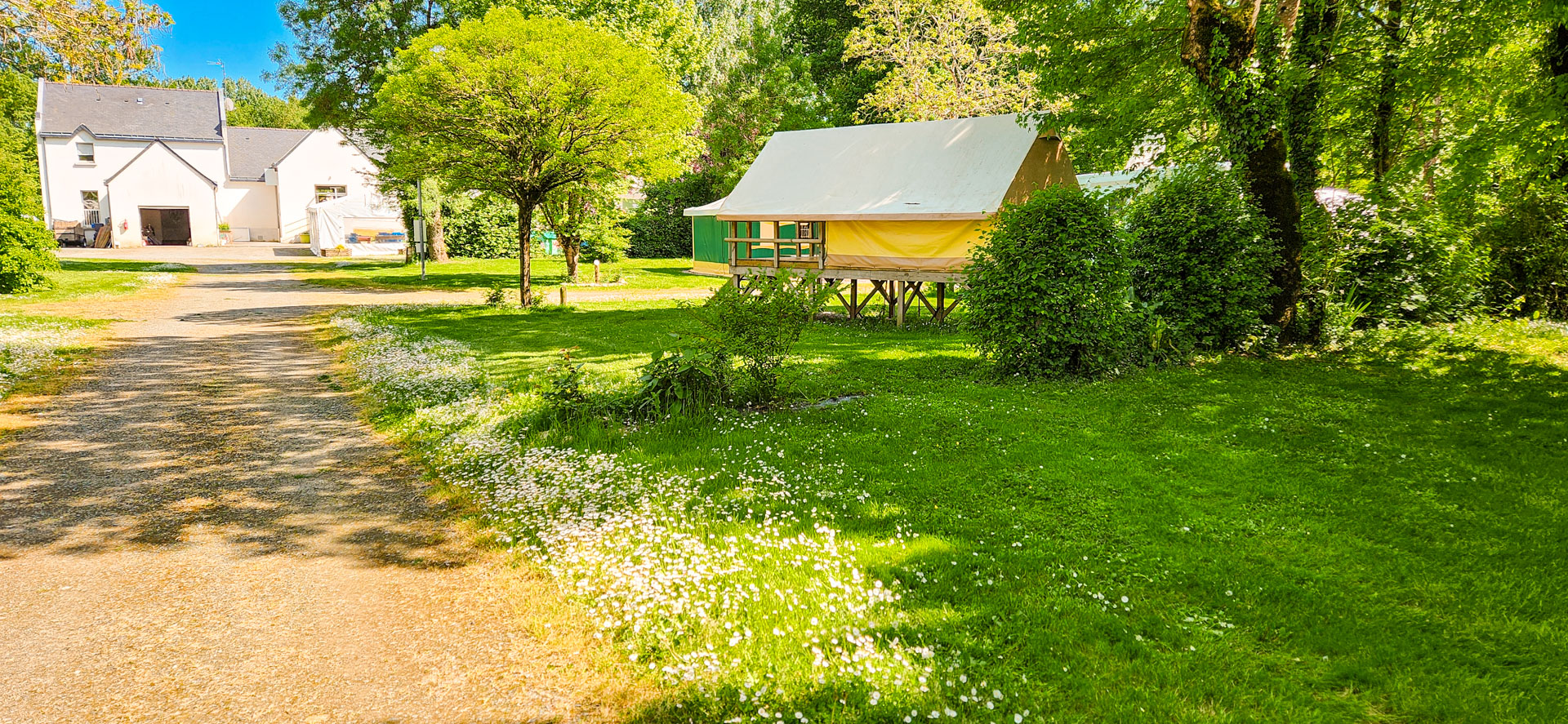 camping extérieur fritillaire hébergements
