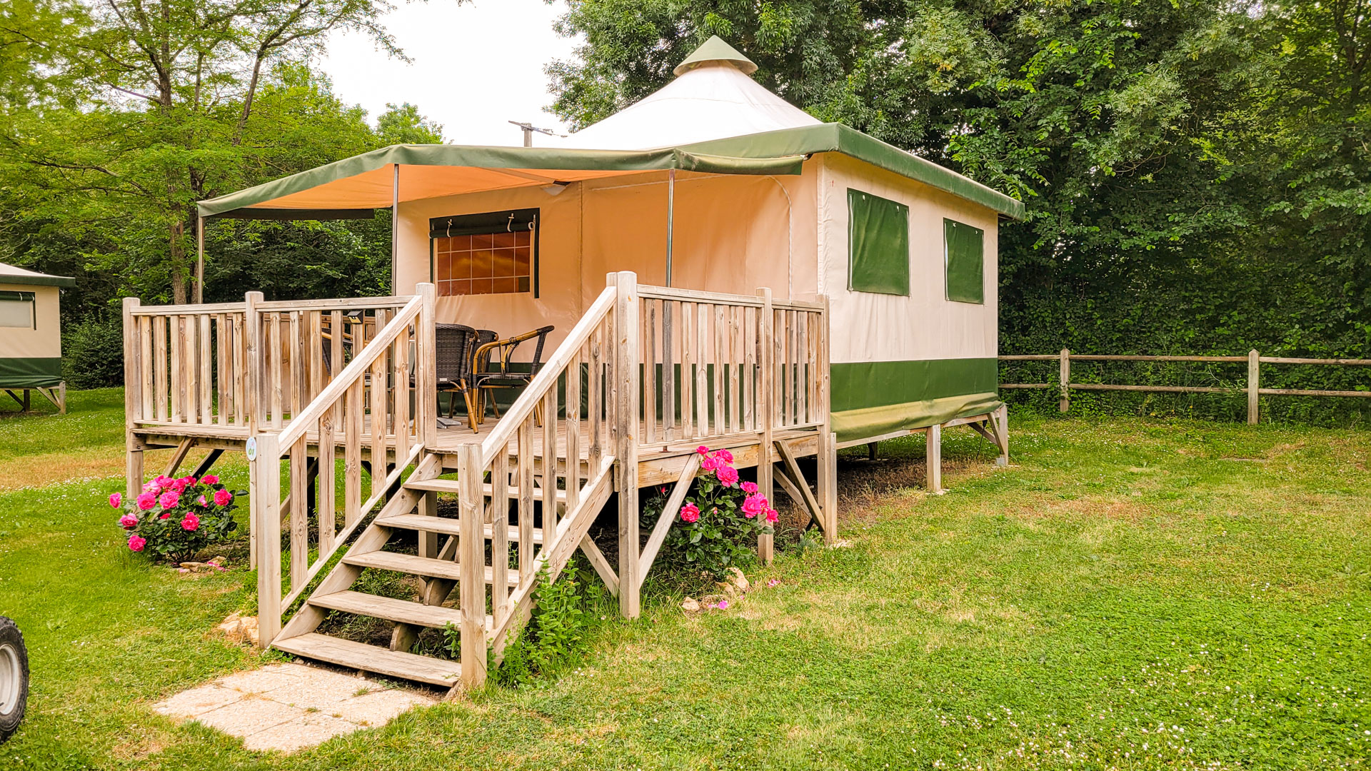 cyrus bungalow toilé la fritillaire fleuri
